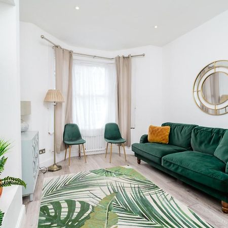 Modern 2 Bed Apartment Close To Westfield Stratford Mall With Garden Londra Exterior foto