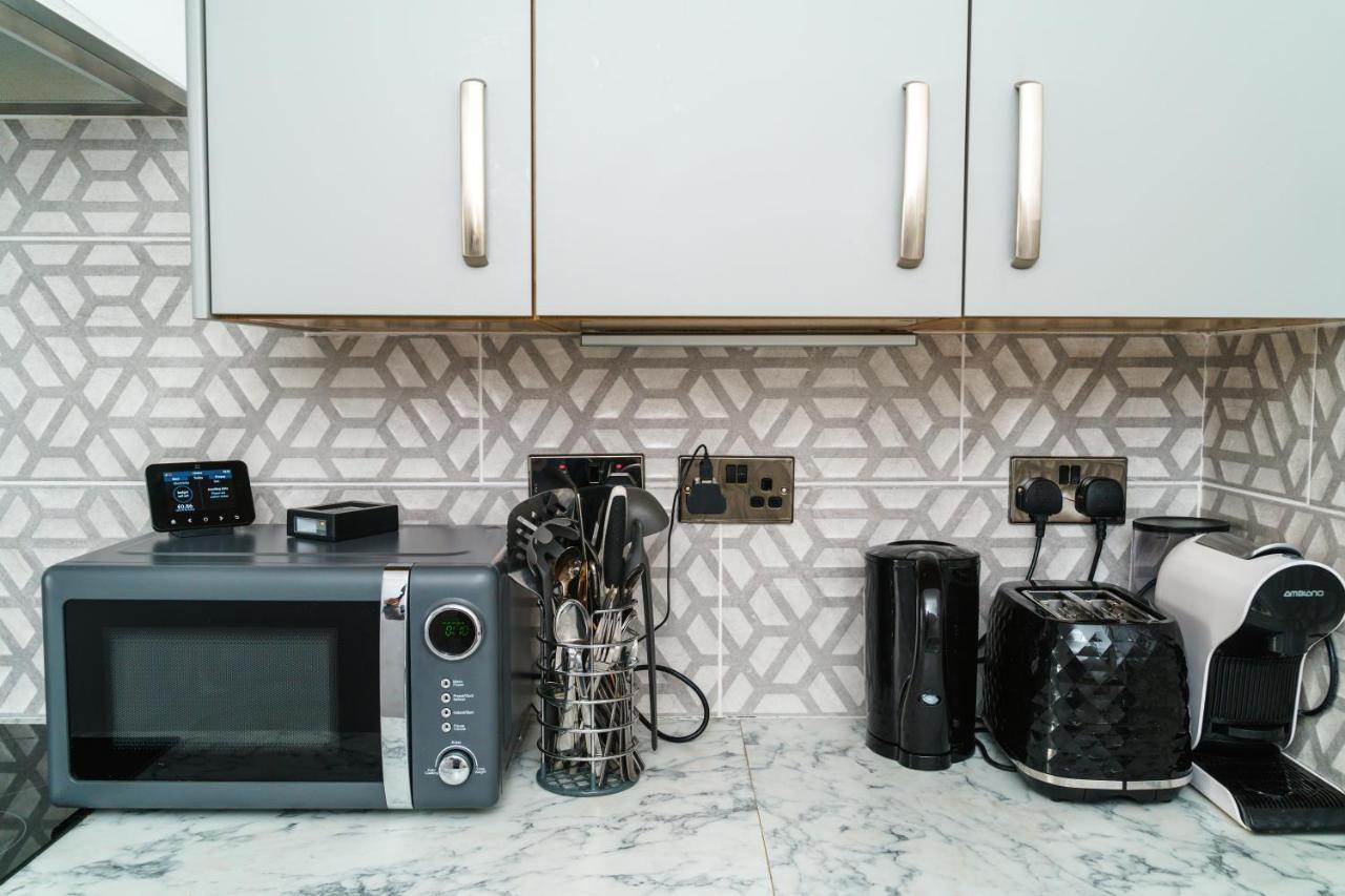 Modern 2 Bed Apartment Close To Westfield Stratford Mall With Garden Londra Exterior foto